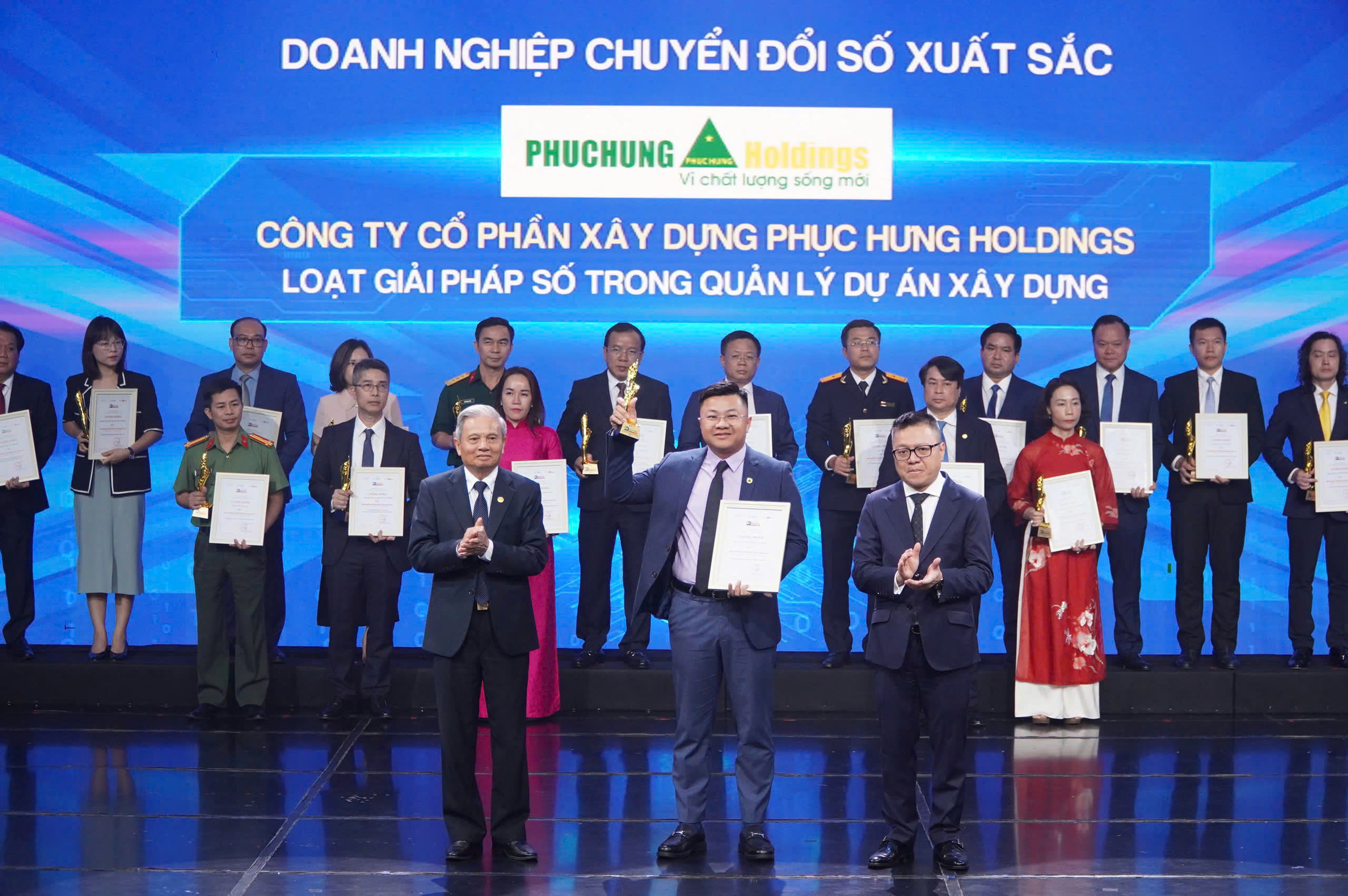PHỤC HƯNG HOLDINGS VINH DỰ NHẬN GIẢI THƯỞNG “DOANH NGHIỆP, ĐƠN VỊ SỰ NGHIỆP CHUYỂN ĐỔI SỐ XUẤT SẮC” NĂM 2025