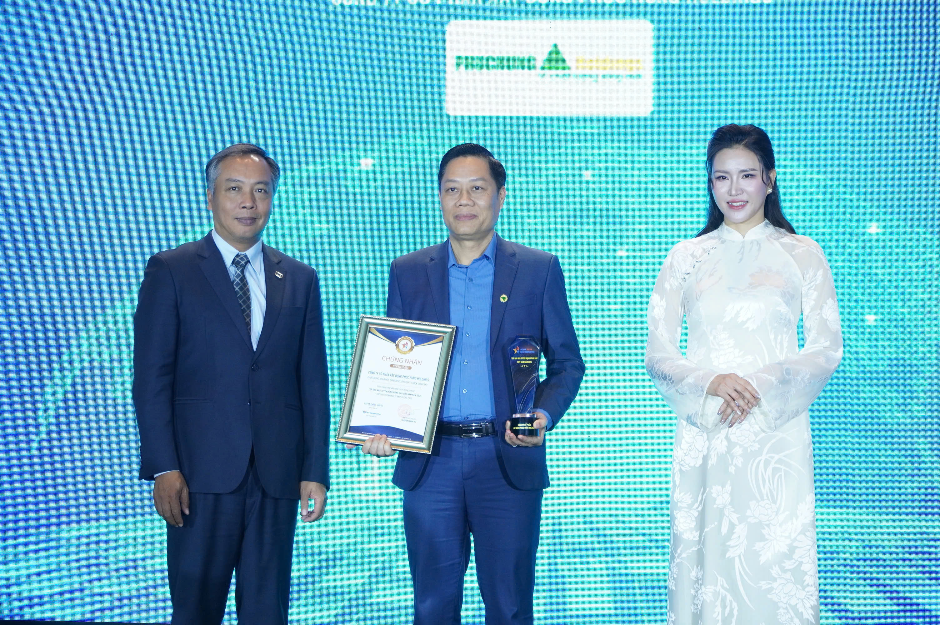 PHỤC HƯNG HOLDINGS TIẾP TỤC ĐƯỢC BÌNH CHỌN TOP 10 NƠI LÀM VIỆC TỐT NHẤT NGÀNH XÂY DỰNG NHÓM NHÀ THẦU XÂY DỰNG VÀ TOP 500 NHÀ TUYỂN DỤNG HÀNG ĐẦU VIỆT NAM NĂM 2025