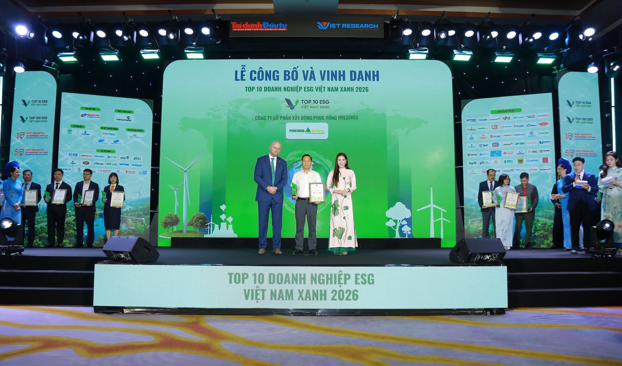 PHỤC HƯNG HOLDINGS ĐƯỢC VINH DANH TOP 10 DOANH NGHIỆP ESG VIỆT NAM XANH 2026 NGÀNH XÂY DỰNG