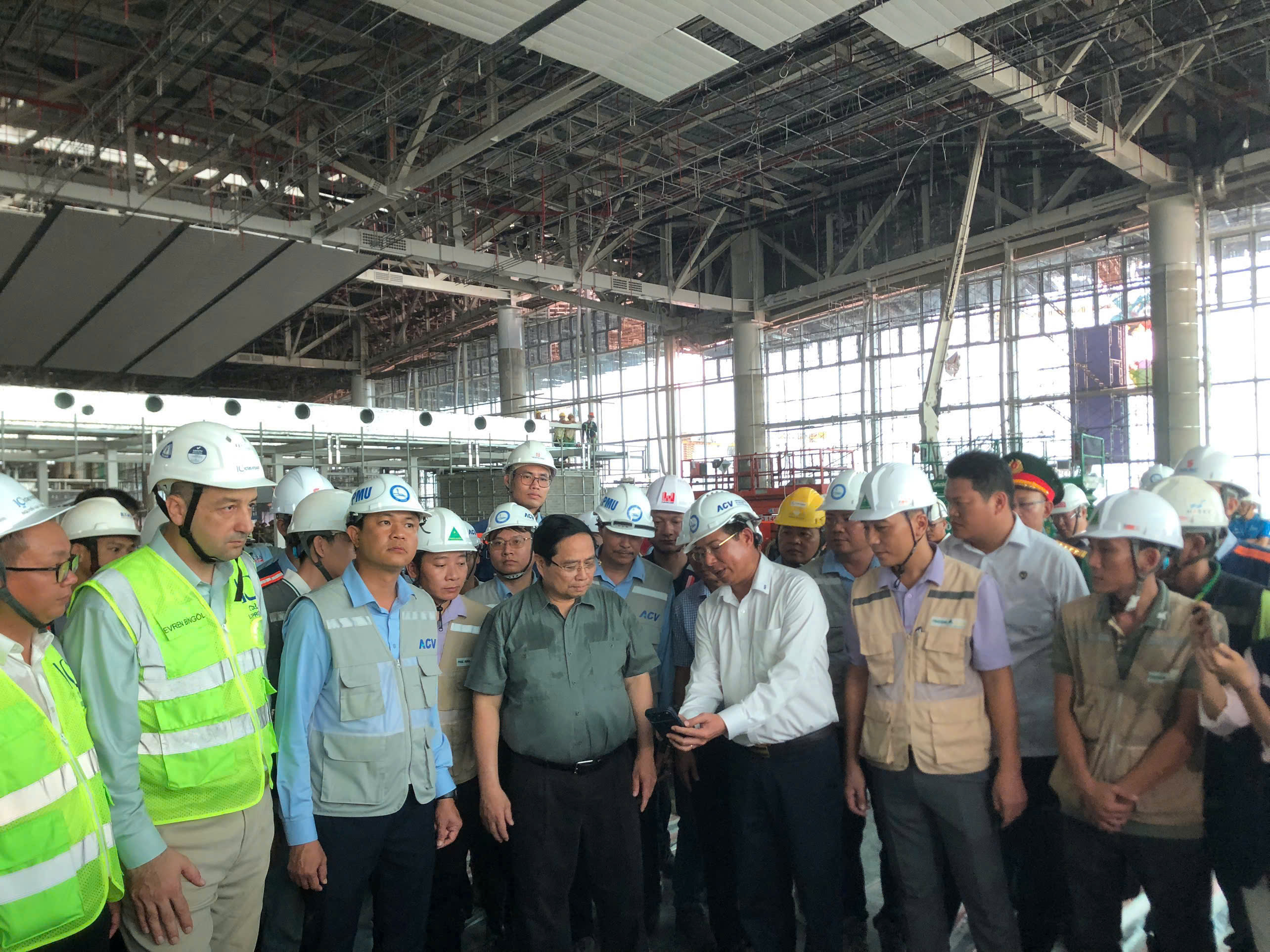 THỦ TƯỚNG CHÍNH PHỦ PHẠM MINH CHÍNH KIỂM TRA SÂN BAY LONG THÀNH TRƯỚC NGÀY BAY KỸ THUẬT 19/12