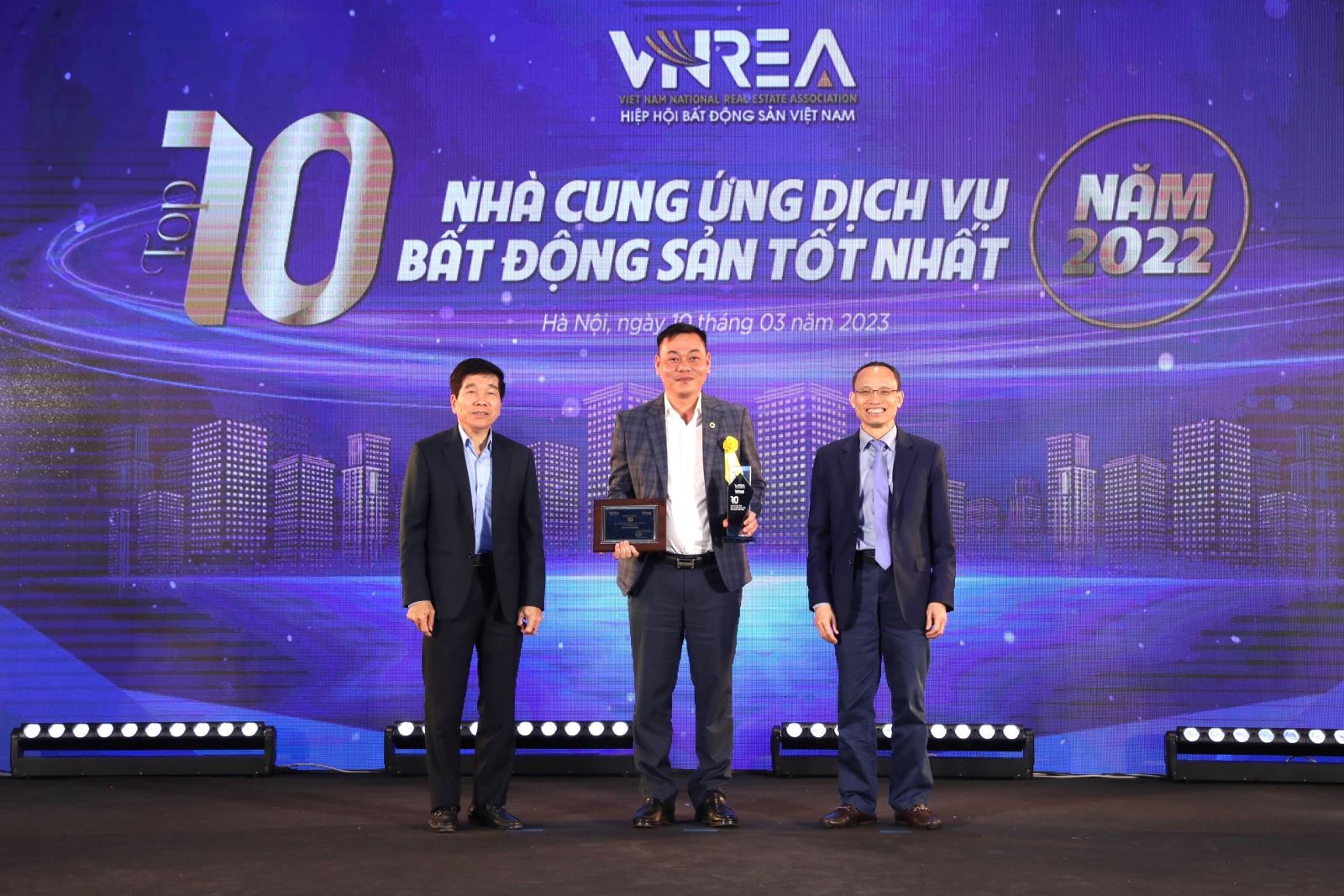 Phục Hưng Holdings vinh dự được bình chọn Top 10 Nhà cung ứng Dịch vụ Bất động sản tốt nhất năm 2022