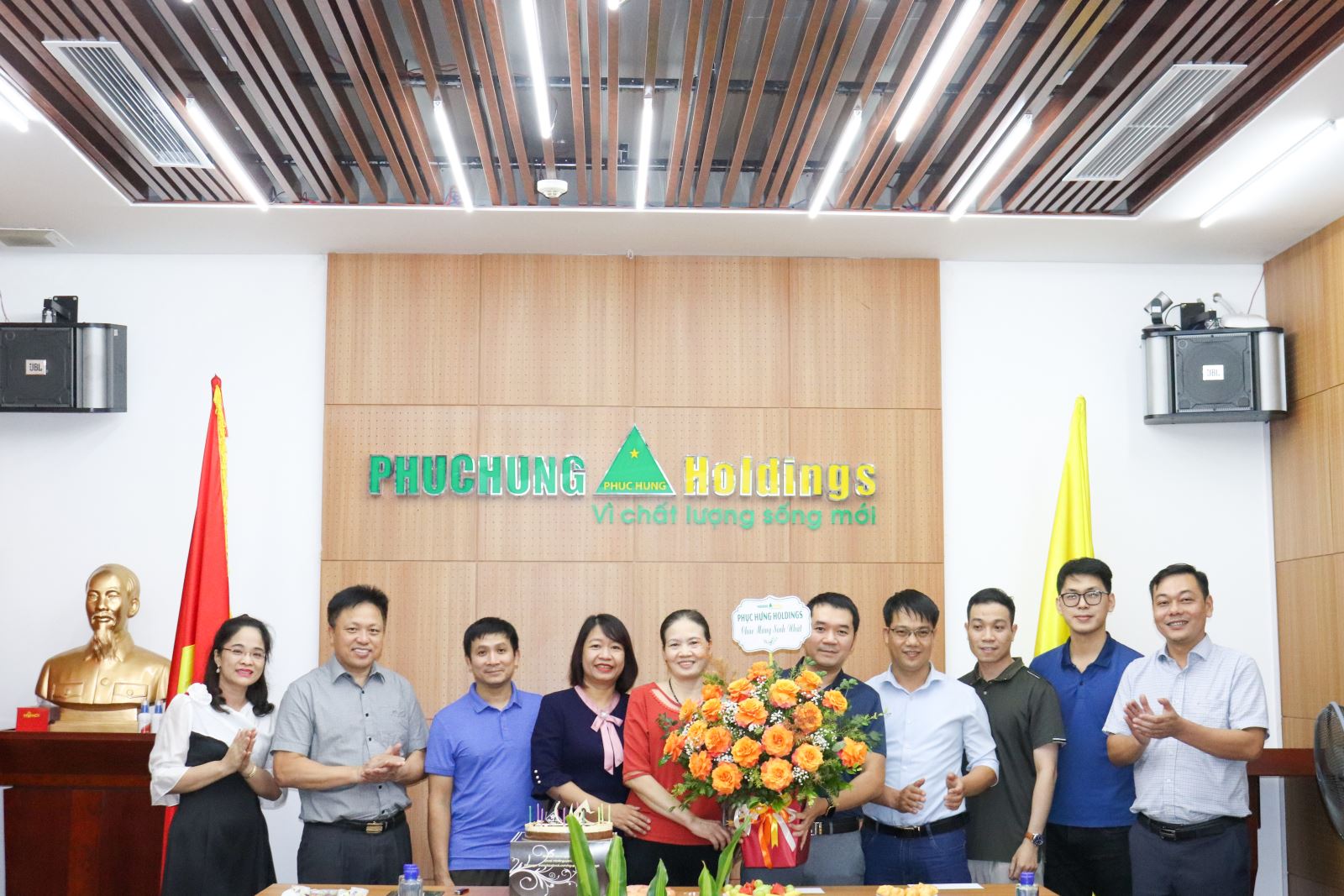 Ngày 20/09/2022 & ngày 28/10/2022, Ban chấp hành Công đoàn Công ty đã tổ chức Lễ chúc mừng sinh nhật cho các Cán bộ nhân viên thuộc Công ty Cổ phần Xây dựng Phục Hưng Holdings có sinh nhật trong tháng 9 & 10/2022
