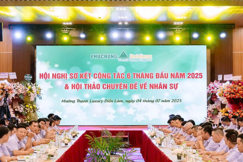 PHỤC HƯNG HOLDINGS TỔ CHỨC HỘI NGHỊ SƠ KẾT CÔNG TÁC 6 THÁNG ĐẦU NĂM 2025 VÀ HỘI THẢO CHUYÊN ĐỀ “CHIẾN LƯỢC TÁI CẤU TRÚC NGUỒN NHÂN LỰC CỐT LÕI ĐÁP ỨNG NHU CẦU PHÁT TRIỂN BỀN VỮNG TẠI PHỤC HƯNG”