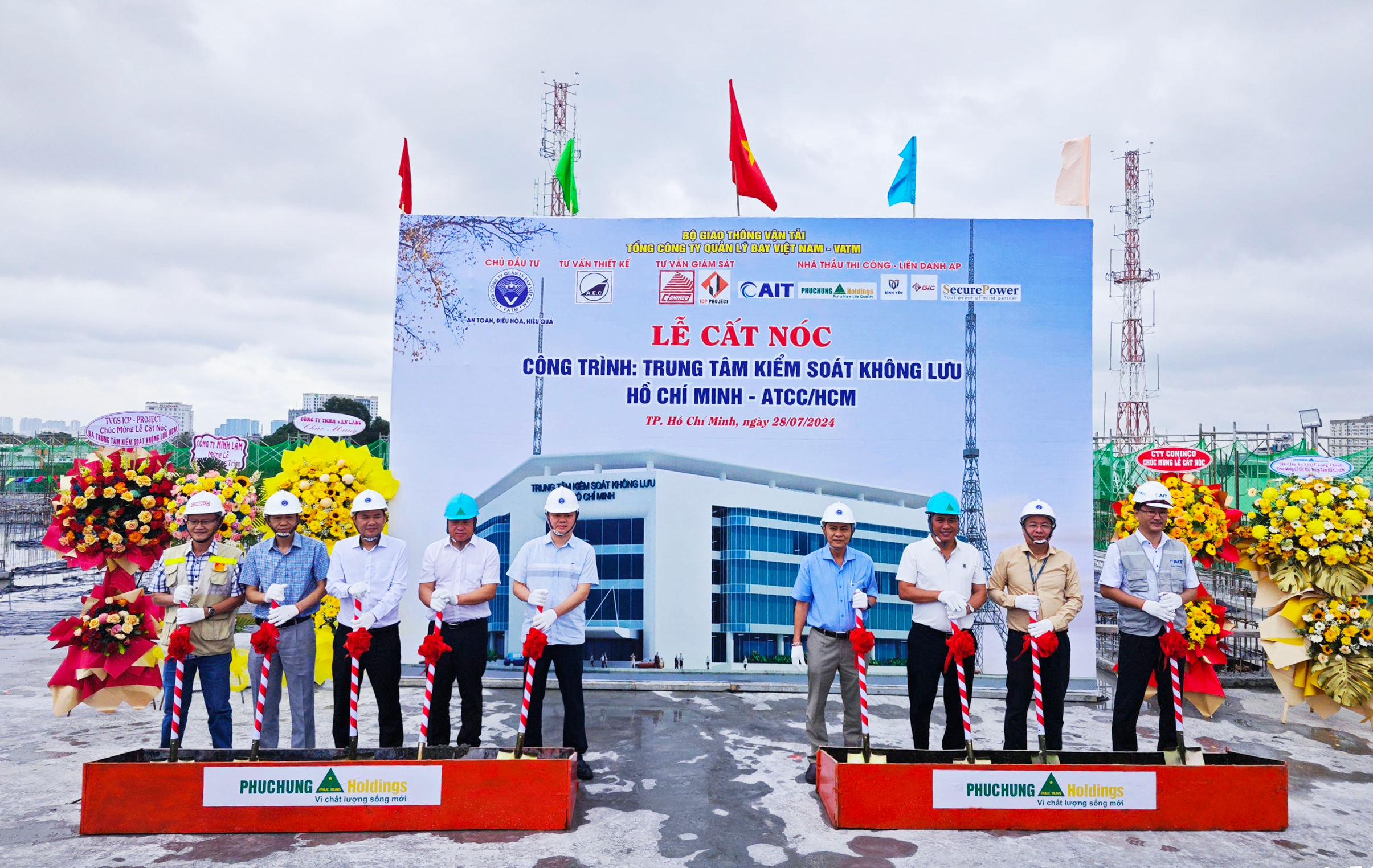 LỄ CẤT NÓC CÔNG TRÌNH TRUNG TÂM KIỂM SOÁT KHÔNG LƯU HỒ CHÍ MINH VƯỢT TIẾN ĐỘ 02 THÁNG SO VỚI HỢP ĐỒNG