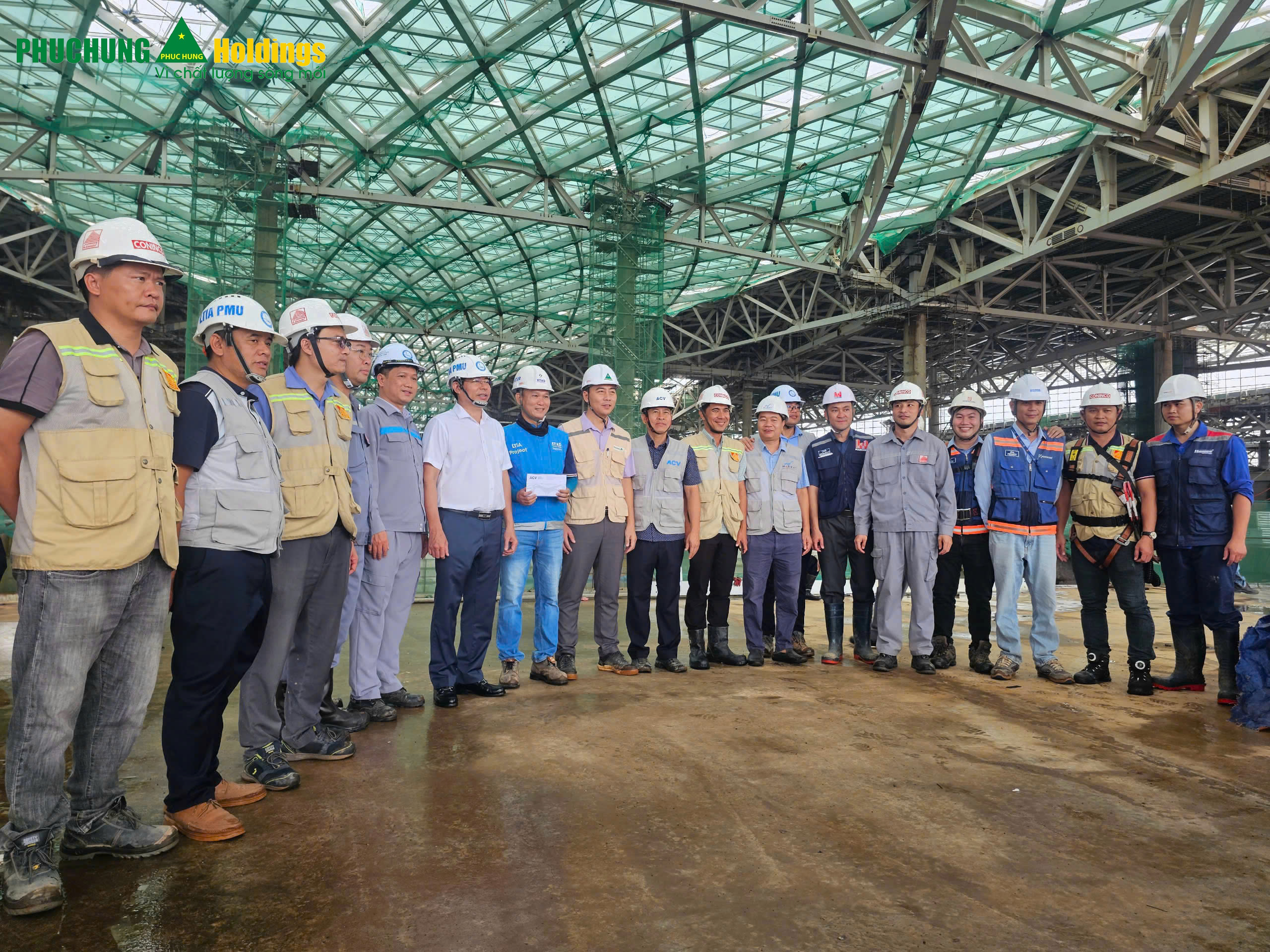 PHÓ TỔNG GIÁM ĐỐC ACV THĂM VÀ ĐỘNG VIÊN CÁN BỘ, CÔNG NHÂN LIÊN DANH VIETUR TẠI CÔNG TRƯỜNG SÂN BAY LONG THÀNH TRONG NGÀY QUỐC KHÁNH 2/9