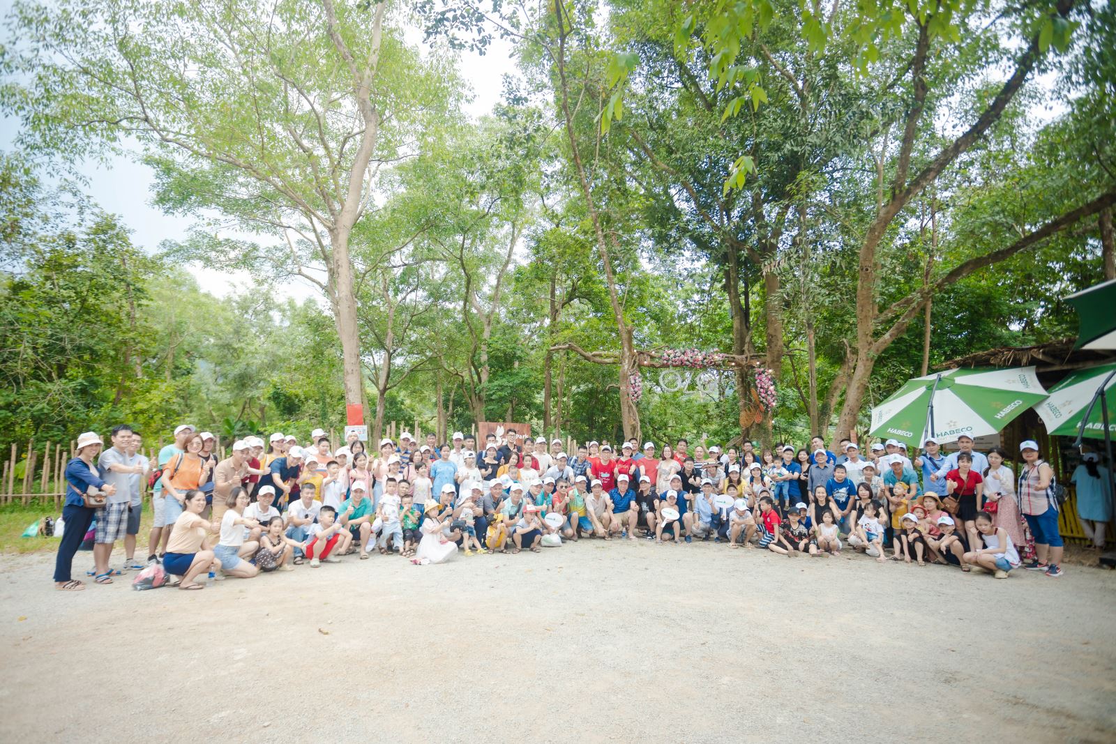 Công ty Cổ phần Xây dựng Phục Hưng Holdings (PHC) tổ chức Lễ kỷ niệm 21 năm thành lập (04/07/2001-04/07/2022) kết hợp nghỉ mát năm 2022 tại Sunspa Resort - Đồng Hới - Quảng Bình