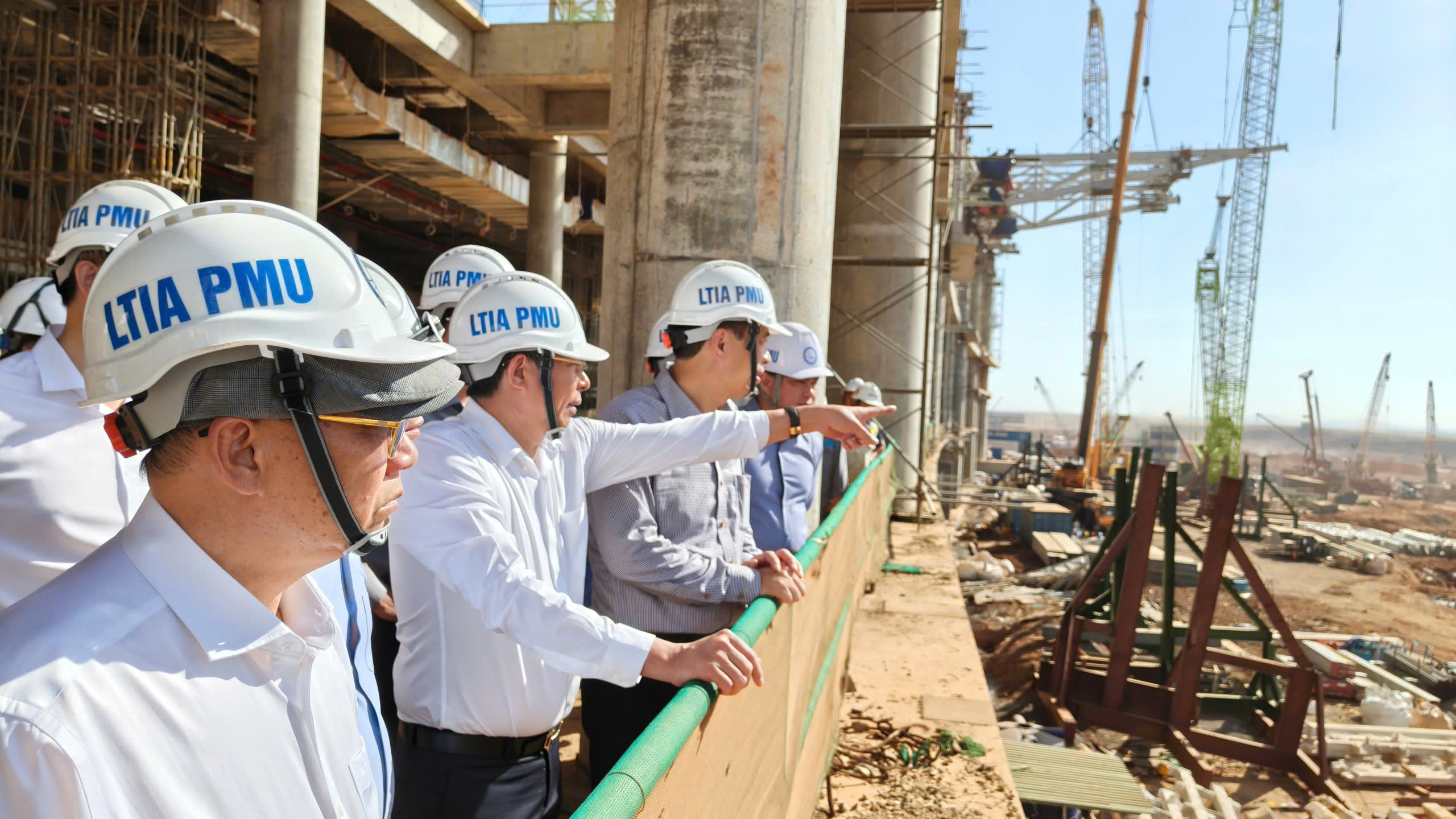 THỨ TRƯỞNG BỘ XÂY DỰNG KIỂM TRA, ĐÔN ĐỐC TIẾN ĐỘ DỰ ÁN SÂN BAY LONG THÀNH