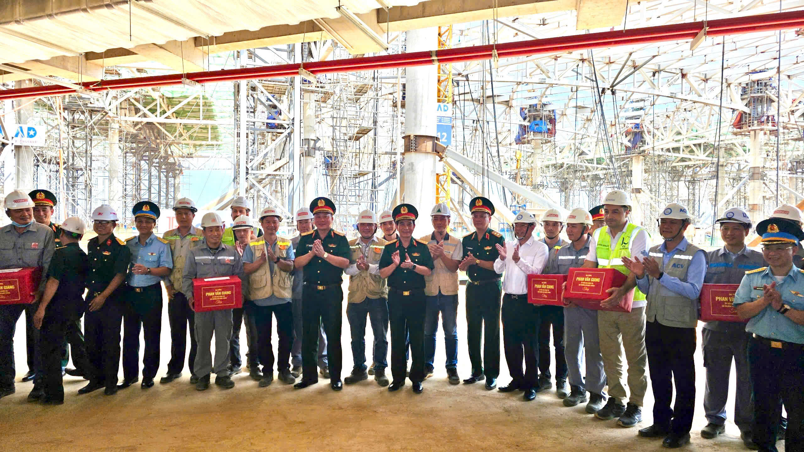 BỘ TRƯỞNG BỘ QUỐC PHÒNG - ĐẠI TƯỚNG PHAN VĂN GIANG THĂM VÀ LÀM VIỆC TẠI DỰ ÁN CẢNG HÀNG KHÔNG QUỐC TẾ LONG THÀNH