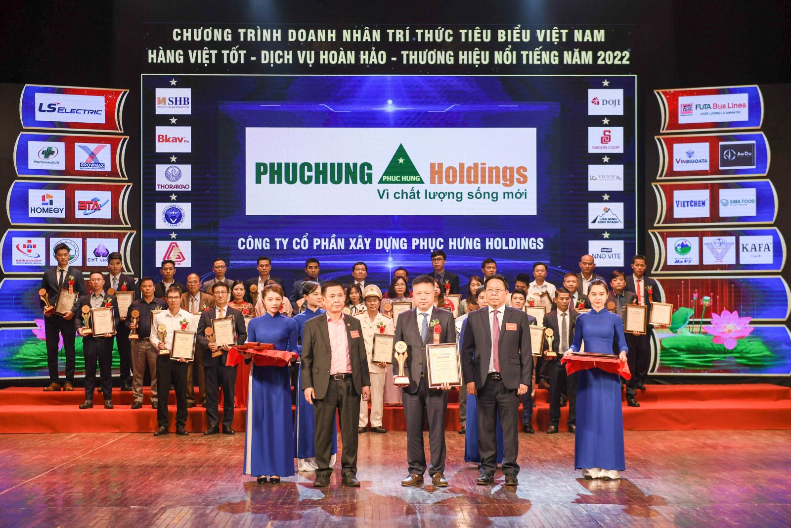 Công ty Cổ phần Xây dựng Phục Hưng Holdings nhận giải thưởng thương hiệu uy tín