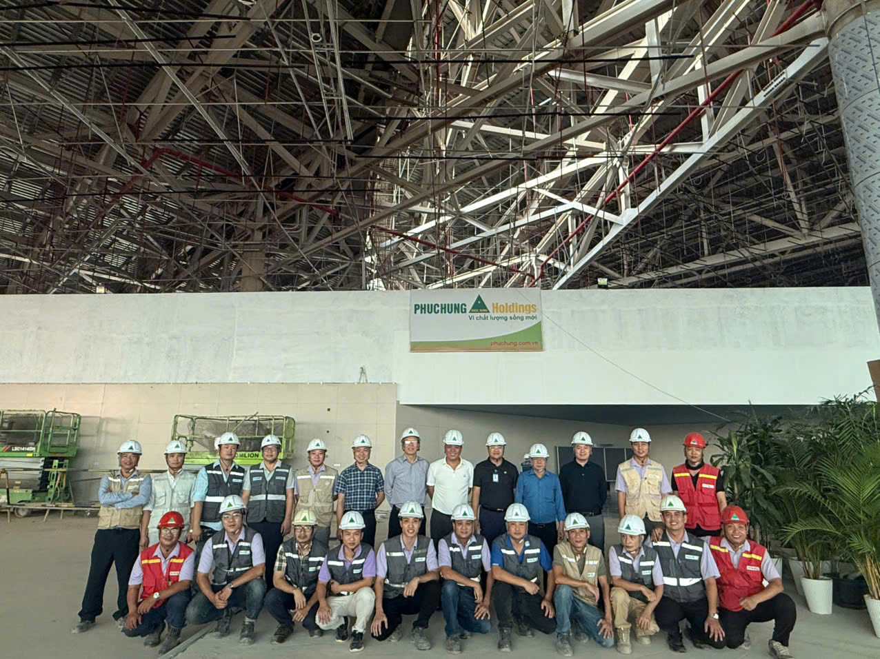 LÃNH ĐẠO PHỤC HƯNG HOLDINGS THAM DỰ LỄ KHÁNH THÀNH VÀ KHEN THƯỞNG BAN ĐIỀU HÀNH DỰ ÁN CỦA CÔNG TY TẠI GÓI THẦU 5.10 DỰ ÁN CẢNG HÀNG KHÔNG QUỐC TẾ LONG THÀNH