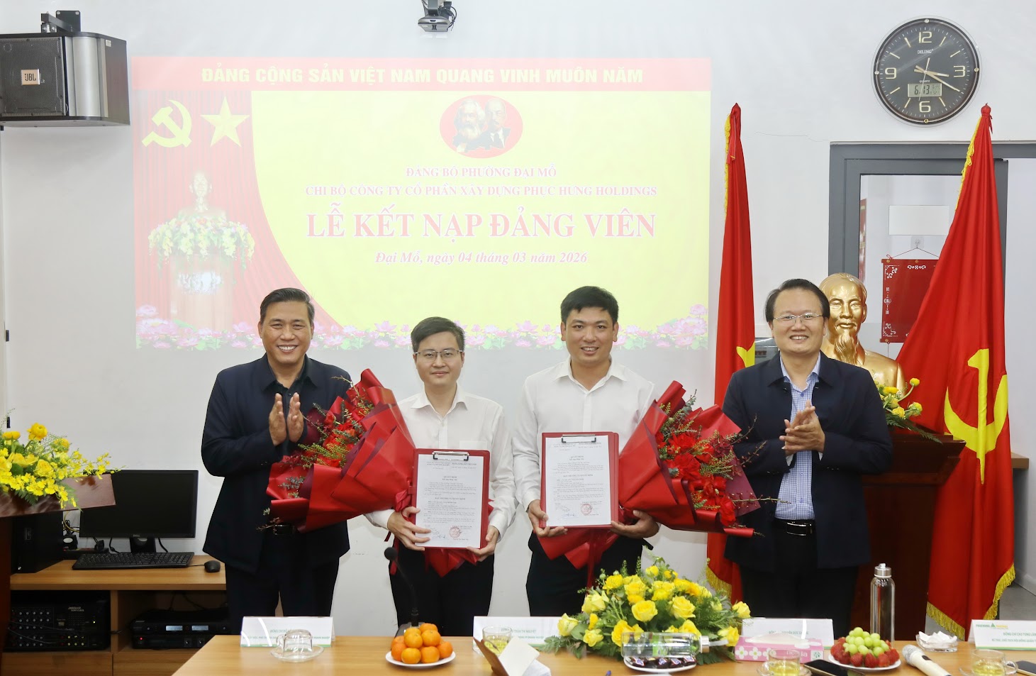 CHI BỘ CÔNG TY CỔ PHẦN XÂY DỰNG PHỤC HƯNG HOLDINGS TỔ CHỨC LỄ KẾT NẠP ĐẢNG VIÊN MỚI