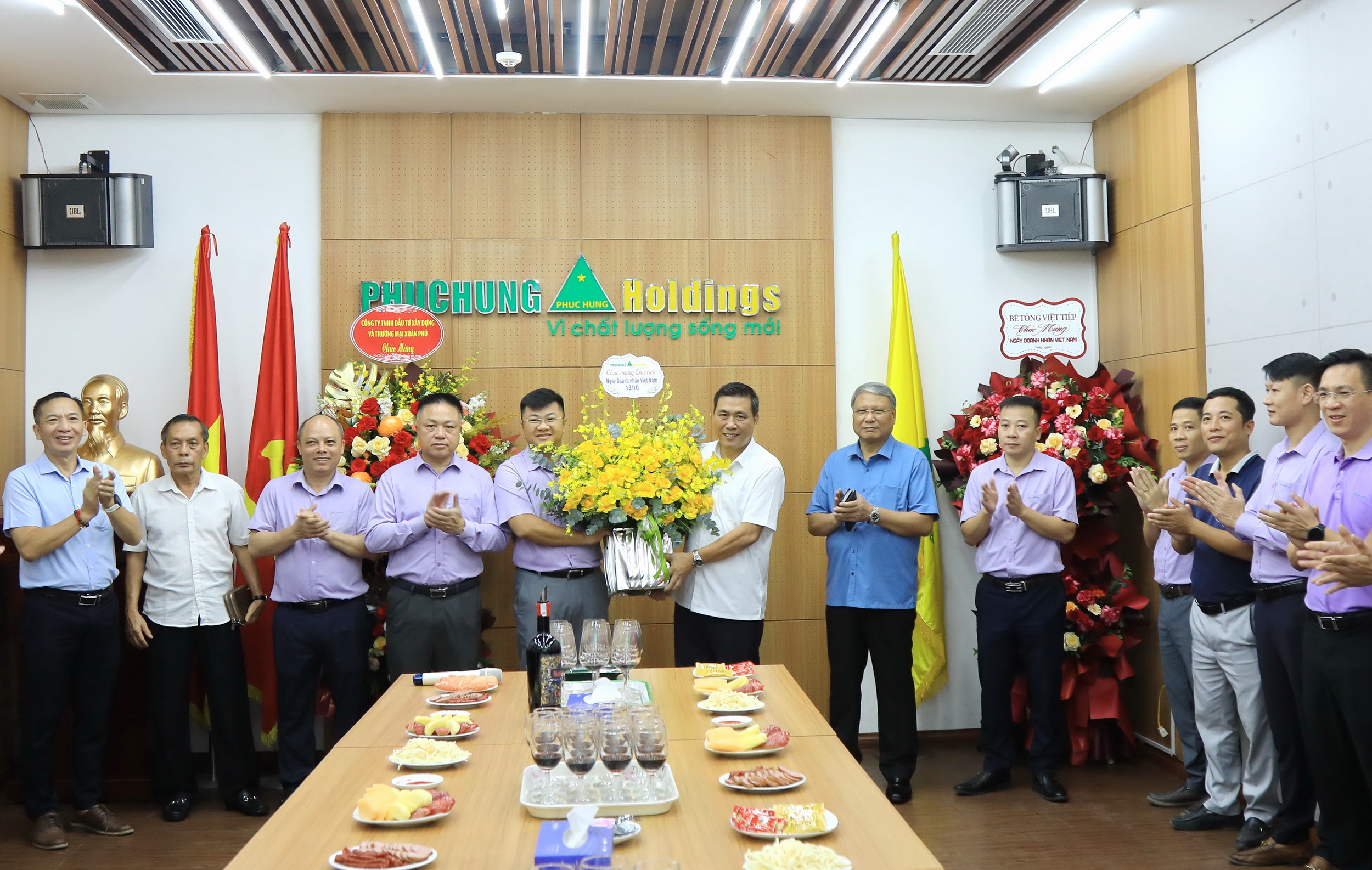 PHỤC HƯNG HOLDINGS CHÀO MỪNG NGÀY DOANH NHÂN VIỆT NAM 13/10/2026
