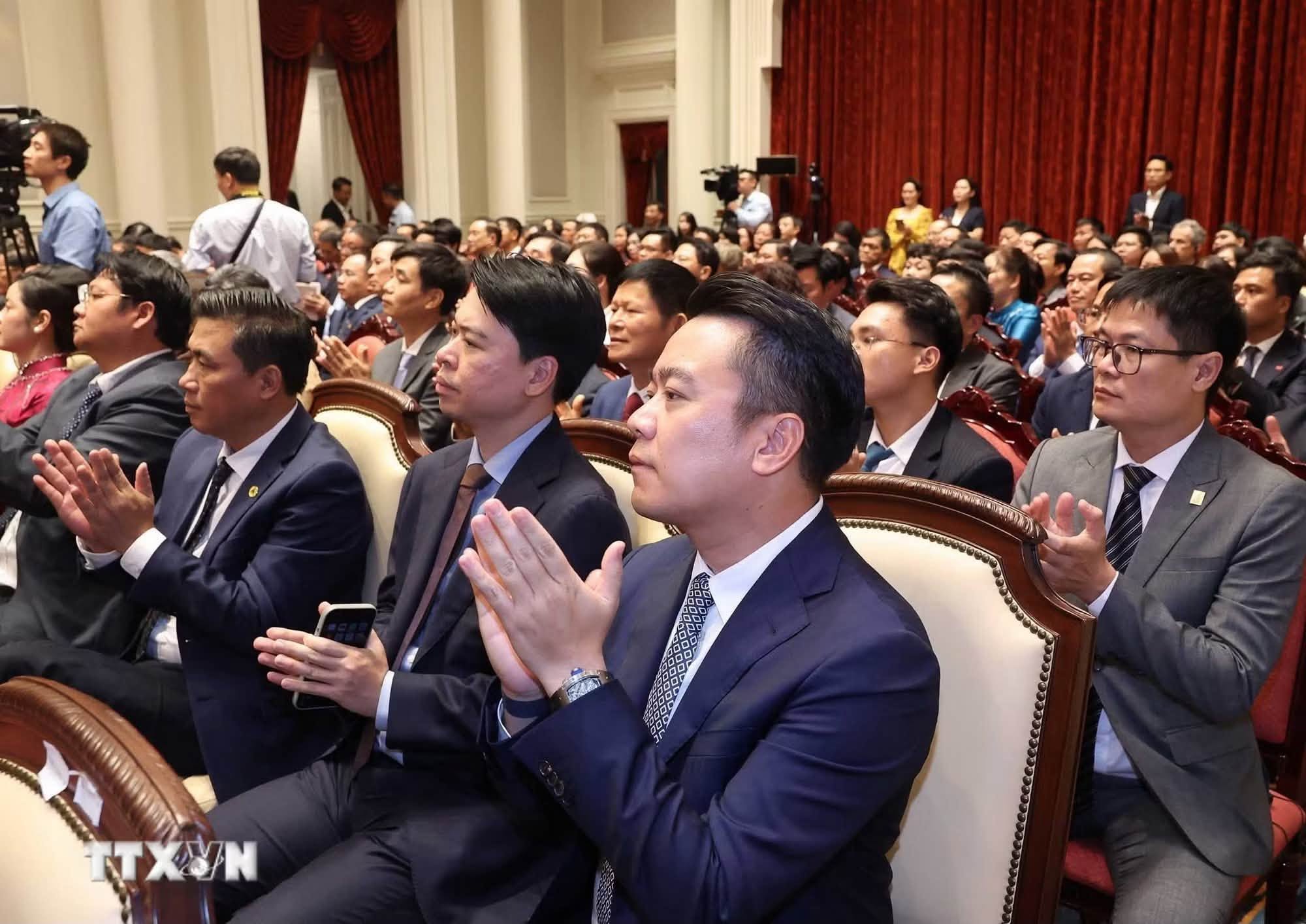 CHỦ TỊCH HĐQT CAO TÙNG LÂM VINH DỰ THAM DỰ CUỘC GẶP MẶT DOANH NGHIỆP TIÊU BIỂU NHÂN NGÀY DOANH NHÂN VIỆT NAM