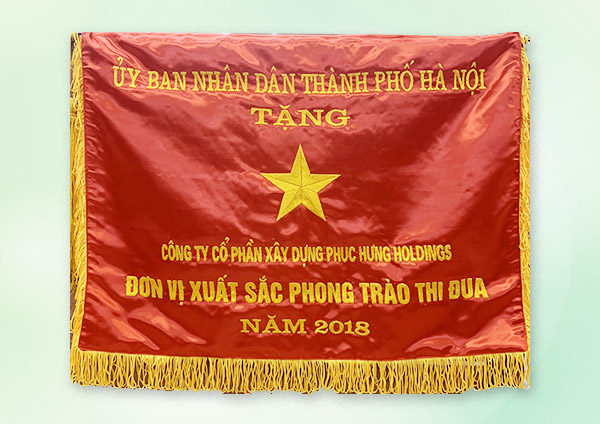 UBND TP Hà Nội tặng cờ 