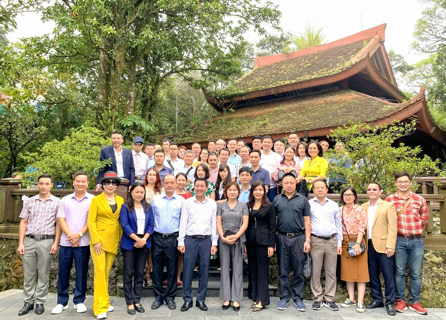 Chi bộ đảng Phục Hưng Holdings vinh dự được Đảng bộ Khối Doanh nghiệp quận Cầu Giấy biểu dương, khen thưởng nhân Ngày Doanh nhân Việt Nam
