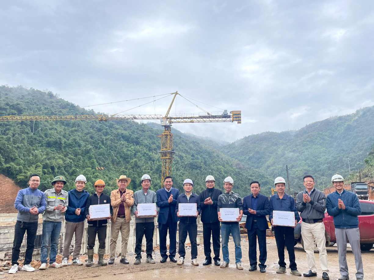 LÃNH ĐẠO PHỤC HƯNG HOLDINGS ĐẾN THĂM VÀ LÀM VIỆC TẠI THỦY ĐIỆN NẬM NÚA 2
