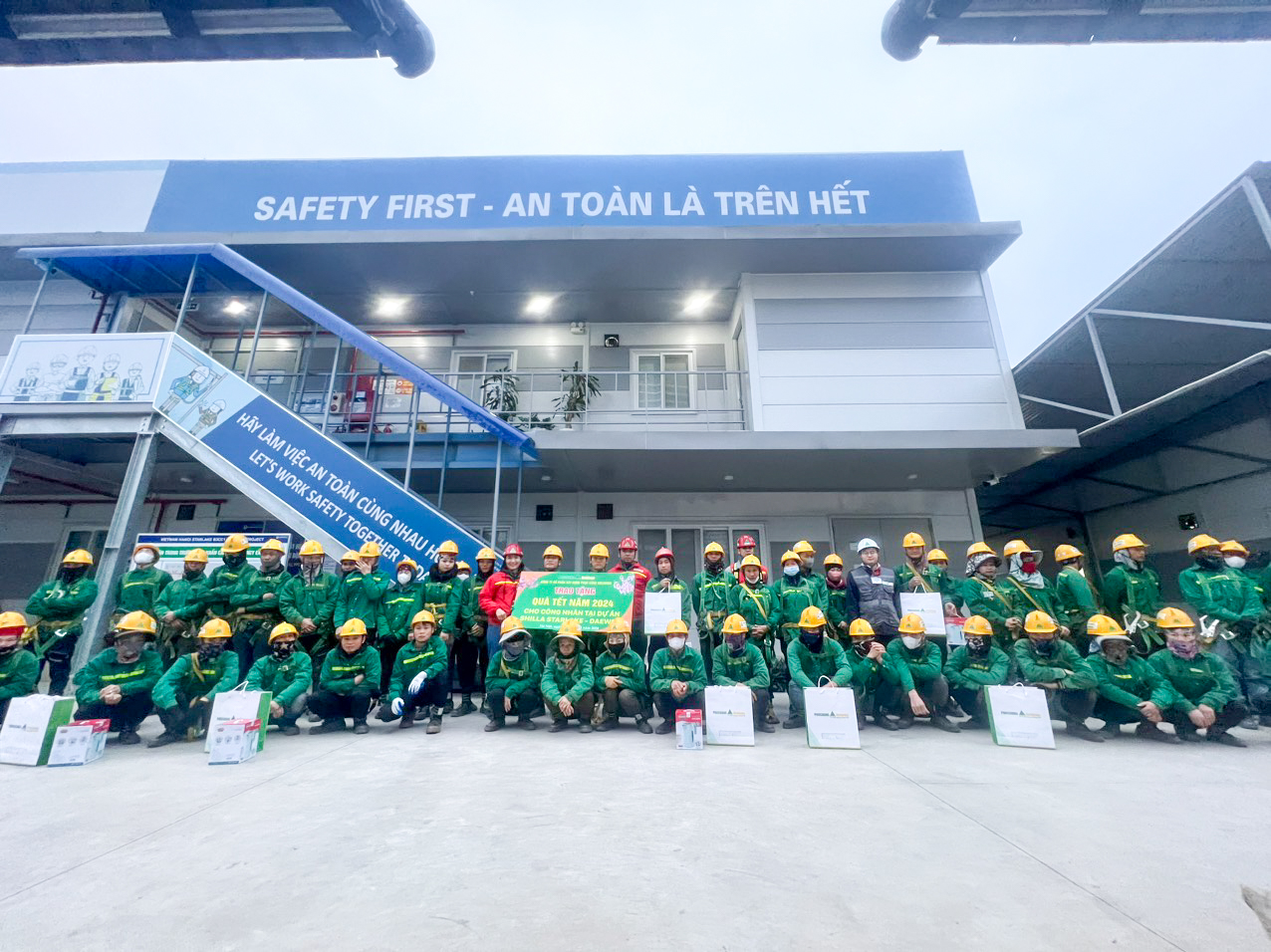 CÔNG ĐOÀN PHỤC HƯNG HOLDINGS CHÚC TẾT, TẶNG QUÀ CHO CÔNG NHÂN & NGƯỜI LAO ĐỘNG TẠI CÁC DỰ ÁN PHỤC HƯNG ĐANG THI CÔNG