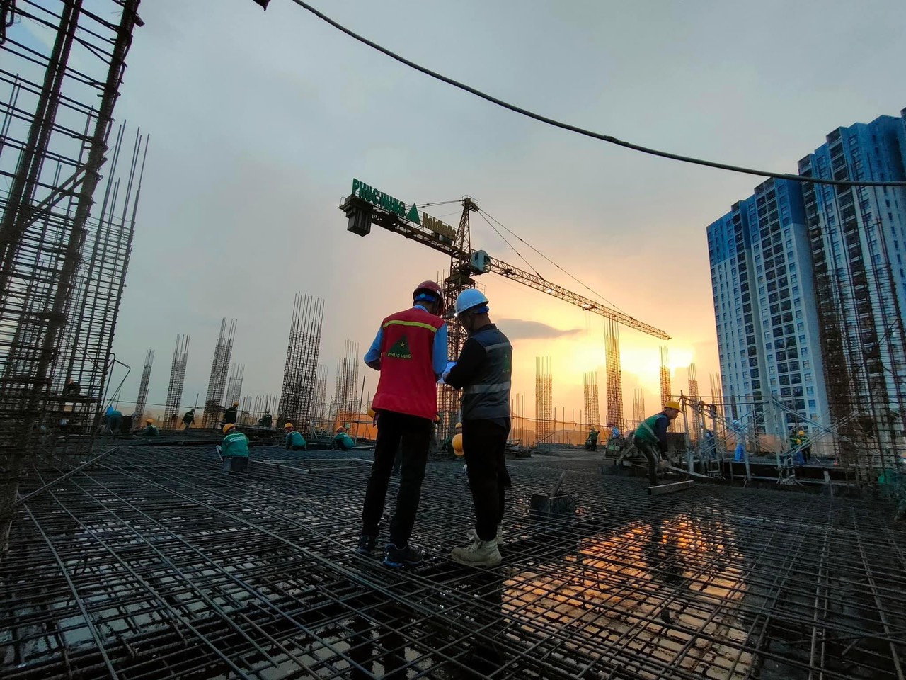 04 tác phẩm dự thi tuần 05/6/2023 - 11/6/2023 được bình chọn vào vòng Chung kết cuộc thi ảnh “Nét đẹp Phục Hưng Holdings” tuần thứ hai