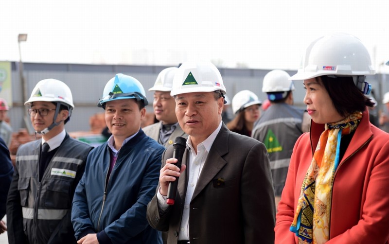 BÁO XÂY DỰNG: Thứ Trưởng Bùi Phạm Khánh Và Chủ Tịch CĐXDVN Nguyễn Thị Thủy Lệ Thăm, Tặng Quà CNLĐ Ngành Xây Dựng Nhân Dịp Tết Mậu Tuất 2018